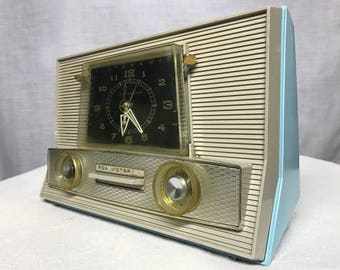RCA Victor 1RD63 vintage retro tube radio with iphone or bluetooth Input.