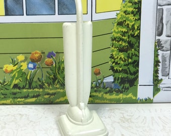 MARX CARPET SWEEPER, 3/4" Scale, Hard Plastic, 1950's, Marxie Mansion, Vintage Tin Dollhouse Accessory