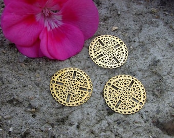 Engraving X 3 round filigree gold tone 20 mm. outsider