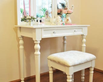 DRESSING TABLE with mirror