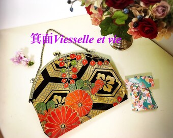 Kimono kiss lock clutch