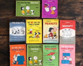 Lot of Ten (10) Vintage Paperback Peanuts Comic Books / Charles Schulz / Charlie Brown / Snoopy / Woodstock / Collection
