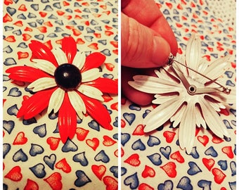 Vintage Daisy Brooch