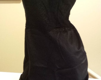 Vintage 60's Vanity Fair -USA Full slip Black Lace 34 Tricot All Nylon -Pin Up Girl -Rockabilly Glam GYpsy-Pin Up girl-Retro