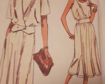 Women's Very Easy Vogue 11985 Vintage Sewing Pattern