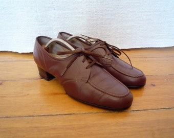 Vintage lace-up Leather Pumps
