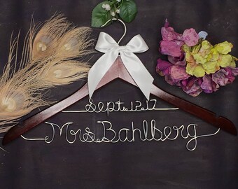 Future Mrs Hanger, Bride Gift, Personalized Wedding Hanger, Bridal Hanger, Wedding Succulents, Wedding Sign, Lingerie Shower, MOH. MOB. MOG.