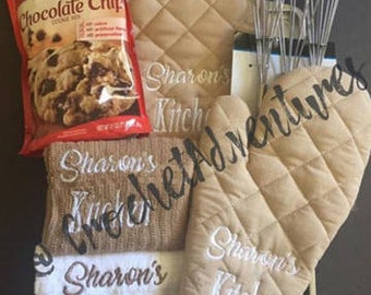 Customized oven mitt set