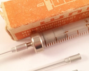 Vintage Soviet glass Syringe 2 ml in the box + 3 needles/ Medical supplies
