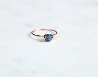 Raw Sapphire Ring for Women, Rose Gold Ring, Statement Jewelry, September Birthstone Ring, Gemstone Ring, Raw Crystal Ring, Raw Stone Ring