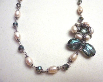 Green Ivory Sunflower Crystal and Freshwater Pearls Necklace