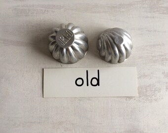 2 Old Metal Molds, Jello & Seashell