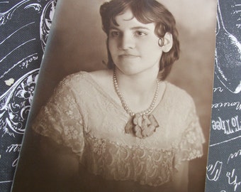 Original 1930's Photo of a Teenage Girl.