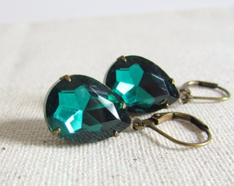 Emerald Glass Earrings, Vintage Style Earrings, Emerald Teardrop Earrings, Antiqued Brass, Dangle Earrings, Emerald Bridesmaid Jewelry