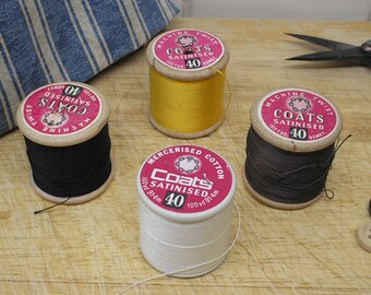 Vintage cotton reels Coats x 4 (3 wooden 1 plastic) retro sewing thread bobbins dressmaking satinised machine twist 864 594 black cream