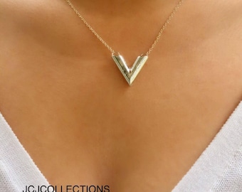 Hammered V Necklace / Chevron Necklace