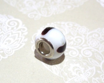Black and White glass bead
