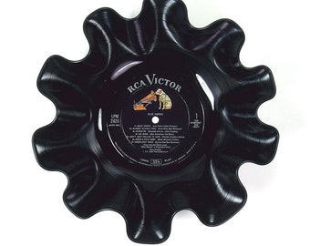Elvis Presley Vinyl Record Bowl Vintage LP Album Rare 1961 (Blue Hawaii) Black RCA Dog Label with Wedding Song