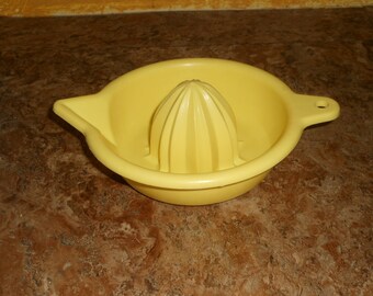 Lustro-Ware Jucier/Reamer-Yellow-L-13