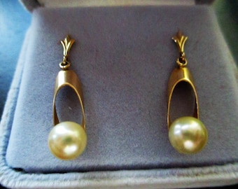 1960's 14K Gold earrings with cultured pearls