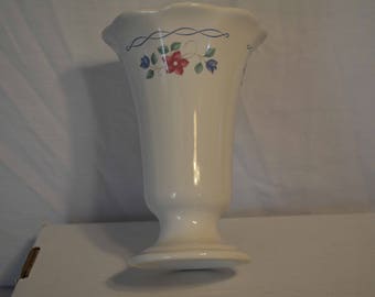 Pfaltzgraff Vase - Bonnie Brae pattern, Hard to find - 1994