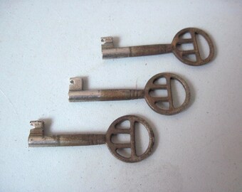 Set of 3 matching Vintage Skeleton Keys