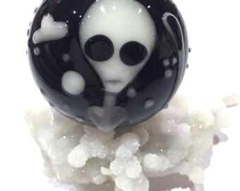 Glow in the dark pipe, Alien smoking pipe, glass smoking pipe, area 51 pipe