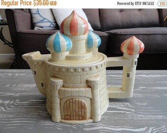 SALE Hearth & Home Castle Teapot - Vintage 1988