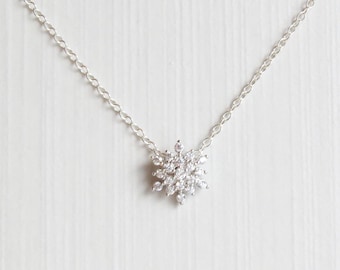 Snowflake Necklace | Silver Snowflake | Winter Wedding | Snowflake Jewelry | Gift for her | Bridesmaids Gift | Winter Necklace