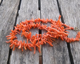 32g vintage mediterranean coral necklace