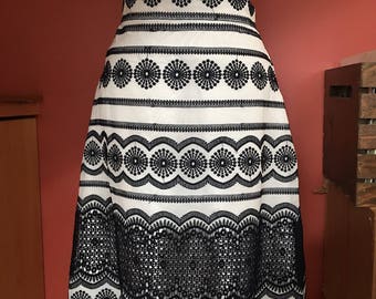 Lace skirt with lining