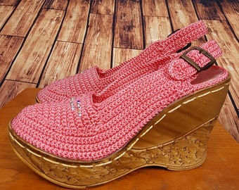 70s beautifull unworn crochet wedges, size 3.