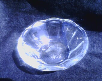 Set of 8 Vintage clear Glass Dessert Bowls