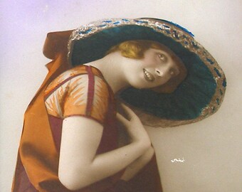 1920s French postcard, Art Deco lady in hat. RPPC real photo.