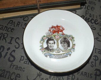 Image of the royal wedding 1981 plate