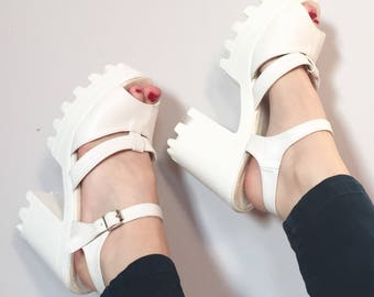 Amazing Y2K Deadstock Platform sandals