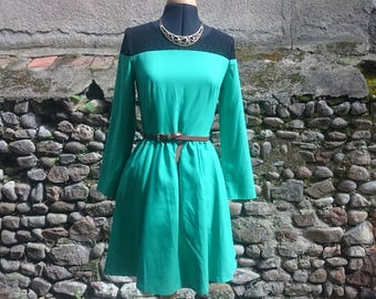 Dress fit and flare, two-tone, black and green, lace, macramé, green, black, with yoke, sexy dress, long sleeves