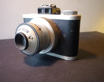Vintage Meteor Camera 620 Universal Camera Corp - Excellent Condition -1940s Decor or Collectible - Made in USA Gift for camera buffs