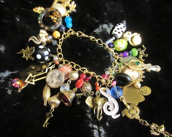 la malbouffe bracelet, perles, breloques, ordure, fabriqués à la main, pièce de conversation, OOAK, boho, art à porter, fun, funky, upcycled, usure de la déclaration,