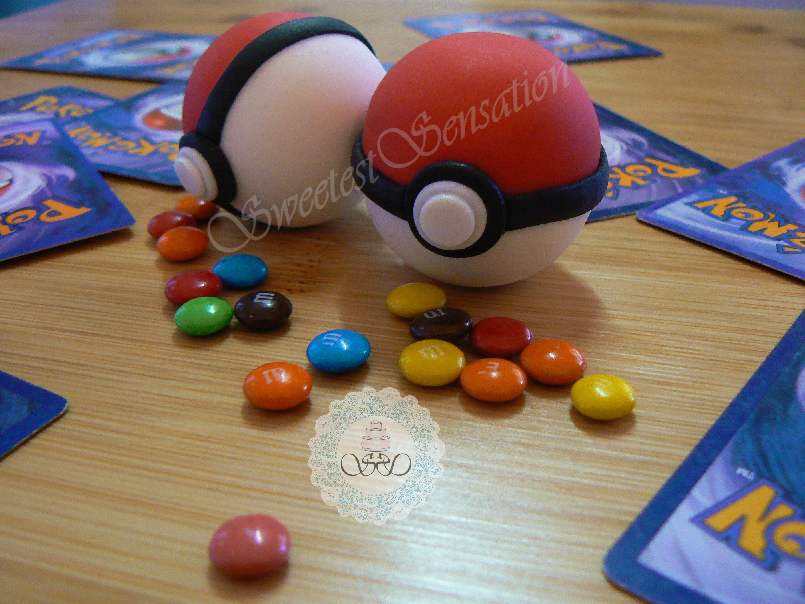 6 x 3D Edible Fondant Pokeball Surprise cupcake toppers