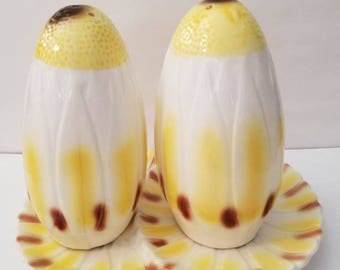 Sunflower Salt & Pepper Shaker Set w/ Tray