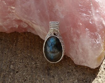 Boho Jewellery - Silver pendant - Wire Wrapped Labradorite Pendant - Gemstone - Heady Wire Wrap - Blue Labradorite Necklace - Gift for her