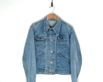 Vintage Wrangler Denim Trucker Jacket. Faded Distressed Vintage 70s Wrangler Denim Jean Jacket.
