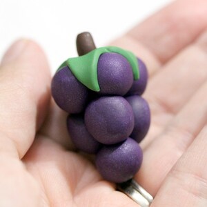 Viticulture Starting player token, board game pieces, game token, board game bits, winemaking game, large grape cluster