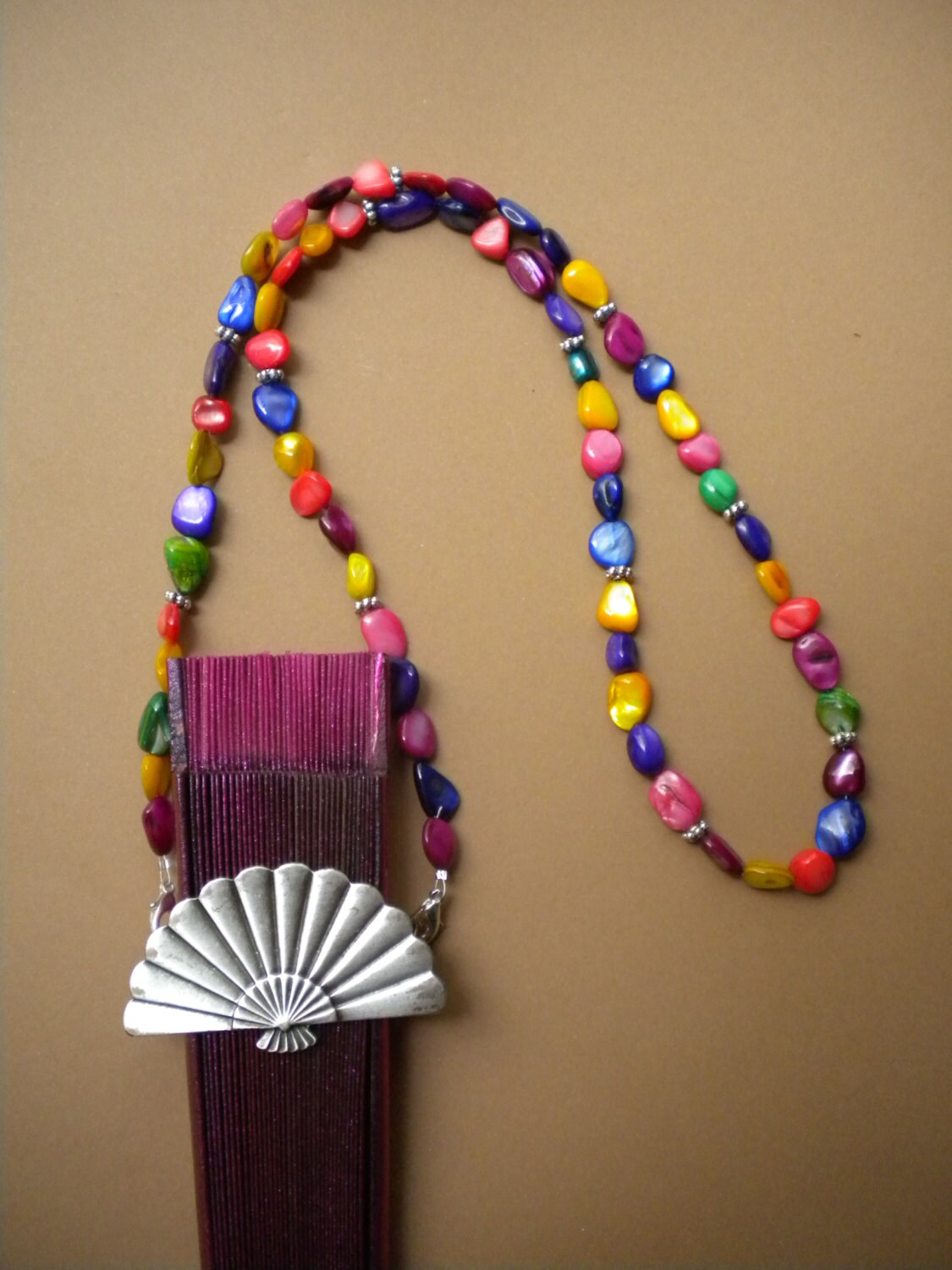 Hand Fan Holder Necklace Chain Multicolored Shell Chip Beads
