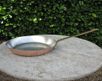 A Very Nice Vintage French Copper frying Pan / Saute Pan Recent New Tin Lining With Bronze Handle Great In A Farmhouse / Country Kitchen