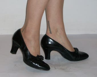 Delightful 1930s day shoes w/great tab detail US 8 / UK 6