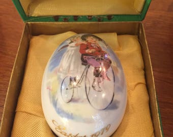 1979 Royal Bayreuth Easter Egg