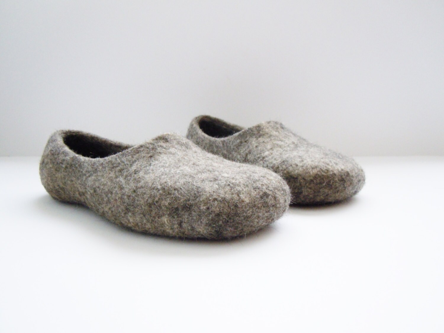 Eco friendly handmade felted men slippers in natural grey
