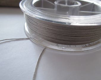 1 meter of 0.38 mm grey silk thread